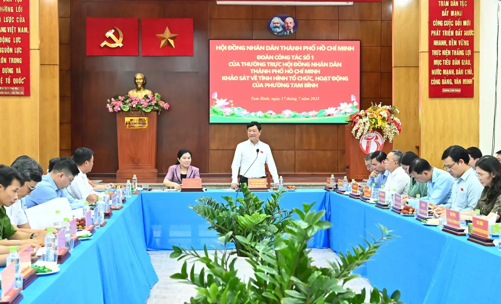 Buổi khảo sát của Thường trực HĐND TPHCM về tình hình tổ chức, hoạt động tại phường Tam Bình. Ảnh VIỆT DŨNG 17-7. 25.jpg