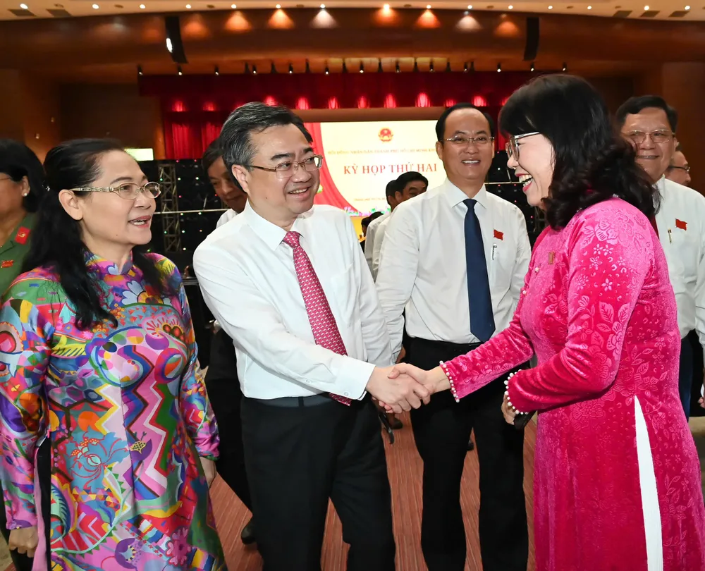 Các đại biểu tham dự kỳ họp. Ảnh: VIỆT DŨNG 10.jpg