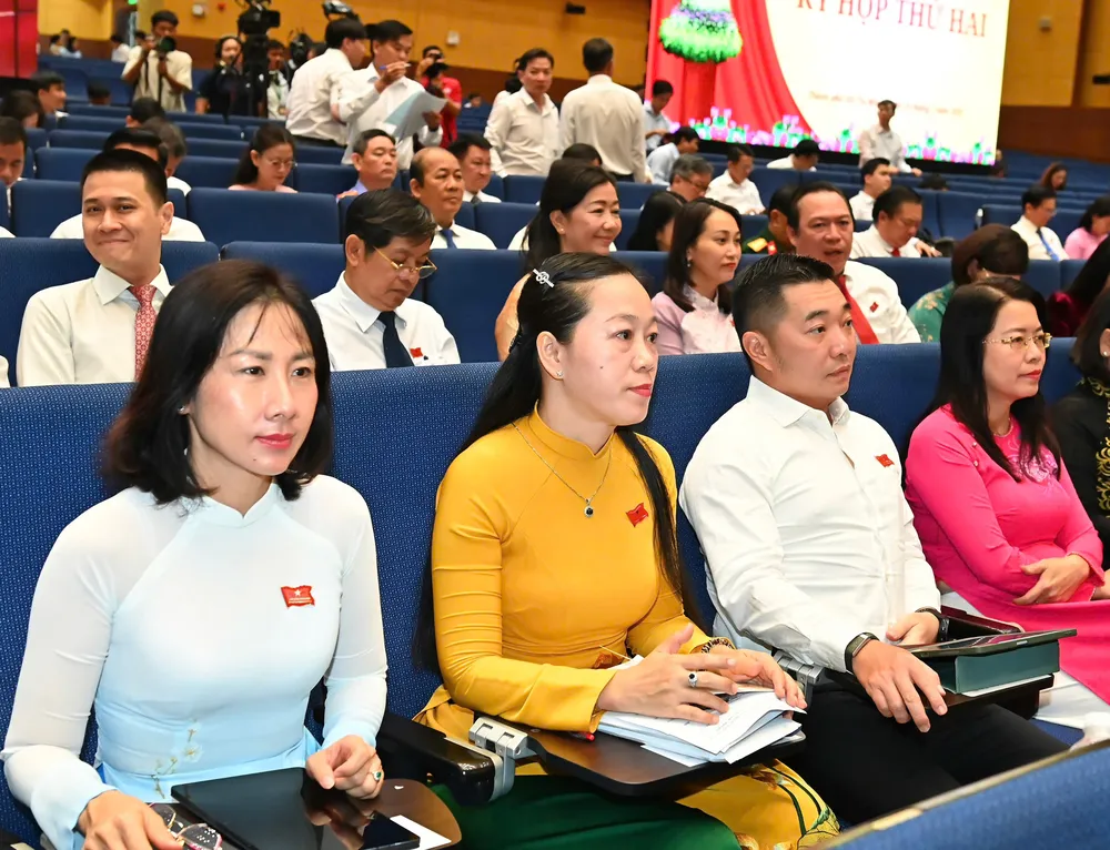 Các đại biểu tham dự kỳ họp. Ảnh: VIỆT DŨNG 5.jpg