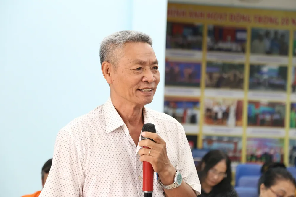 Bí thư Chi bộ Khu phố 5, phường Phú Thuận phát biểu tại kỳ họp 29-7. 1.jpg