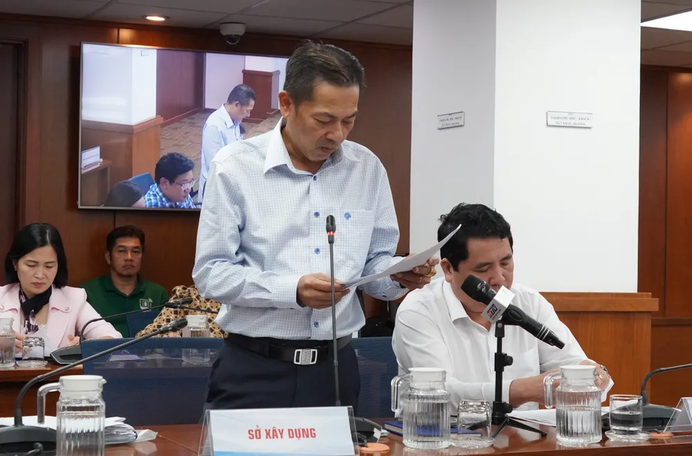 El subdirector del Departamento de Desarrollo Urbano (Departamento de Construcción de Ciudad Ho Chi Minh), Than Vinh Long, informó en la conferencia de prensa 6HH01247.JPG