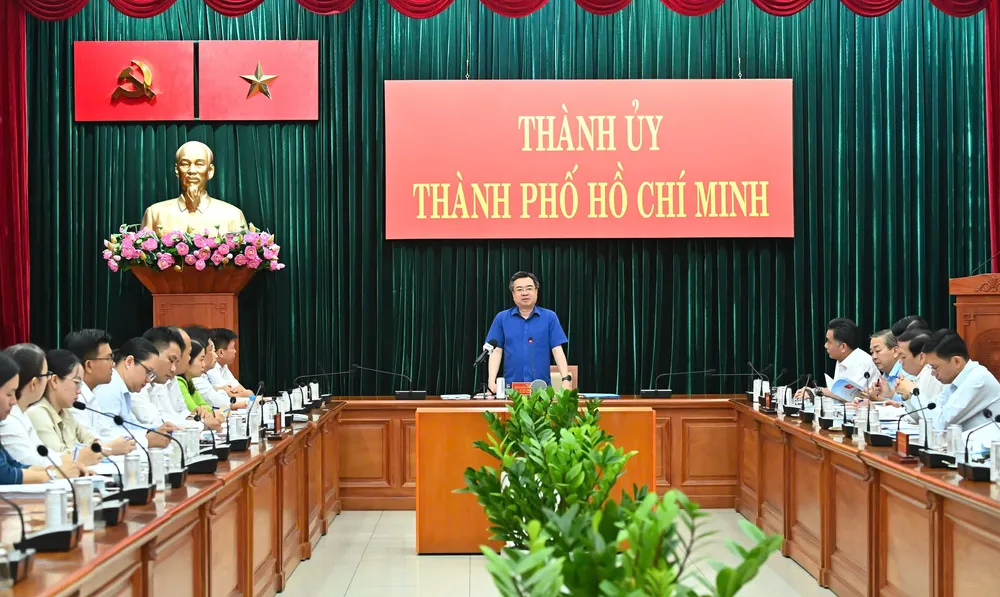 Phó Bí thư Thường trực Thành ủy TPHCM Nguyễn Thanh Nghị làm việc về công tác chuẩn bị Đại hội Đảng bộ phường Lái Thiêu và phường Tân Phước. Ảnh: VIỆT DŨNG 5-8. 1.jpg