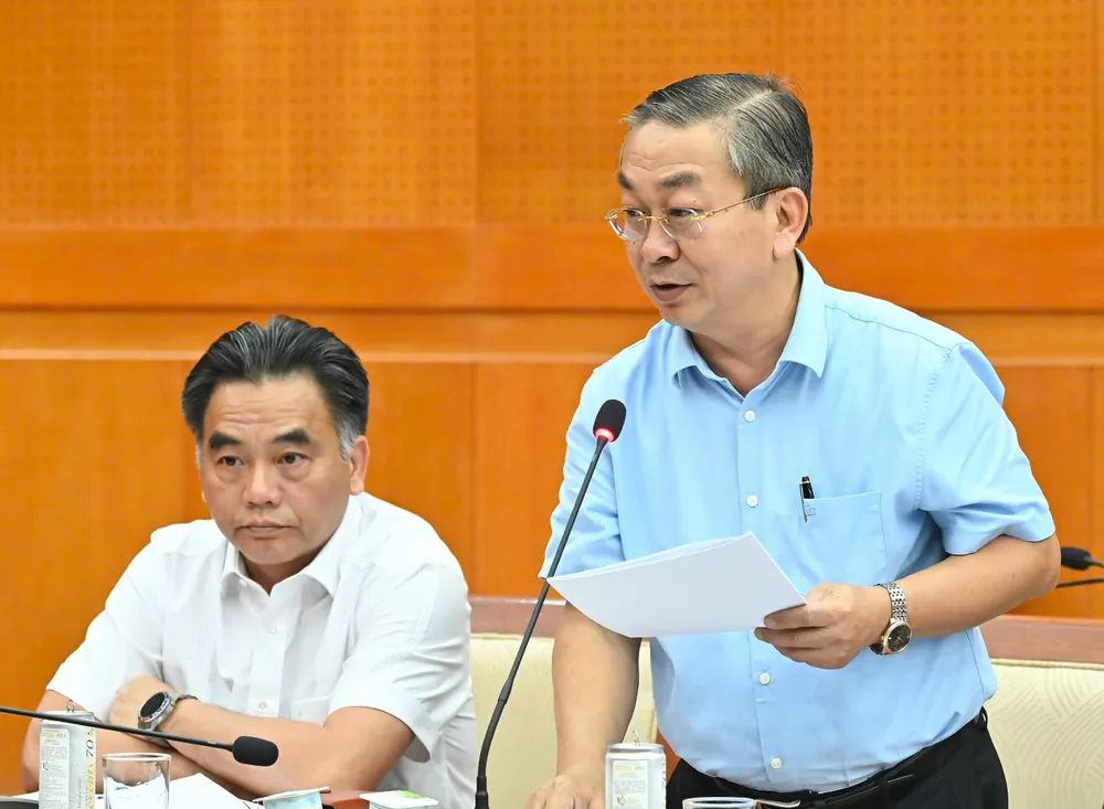 Phó Trưởng Ban Tổ chức Thành ủy TPHCM Võ Ngọc Quốc Thuận góp ý với các địa phương. Ảnh: VIỆT DŨNG 5-8. 8.jpg