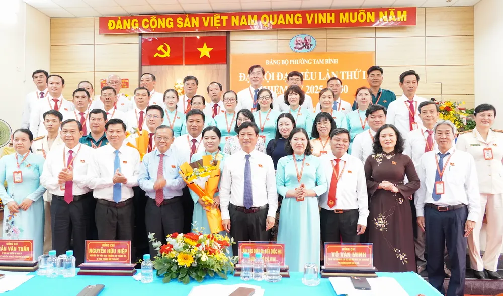 Lãnh đạo TPHCM chúc mừng Ban Chấp hành Đảng bộ phường Tam Bình, nhiệm kỳ 2025-2030 5.JPG
