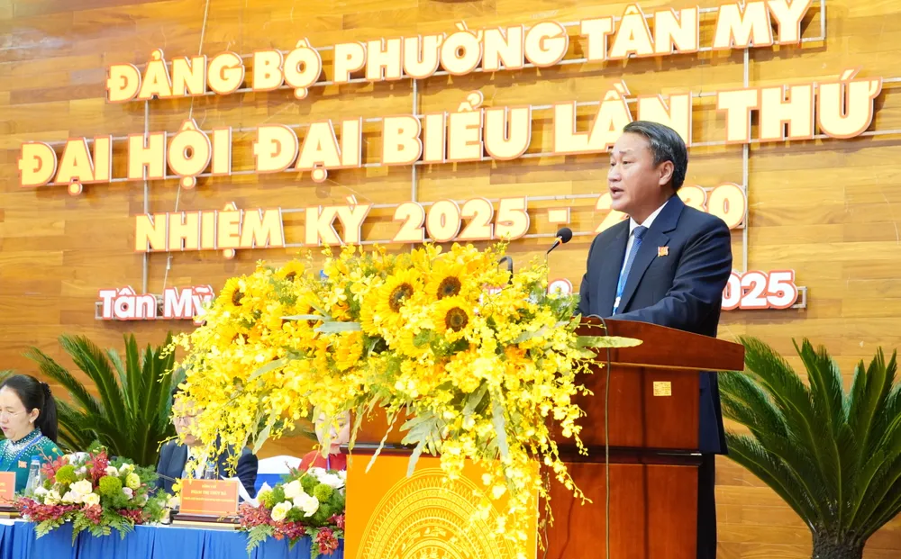Bí thư Đảng ủy phường Tân Mỹ Trần Chí Dũng báo cáo tại đại hội 6HH03796.JPG