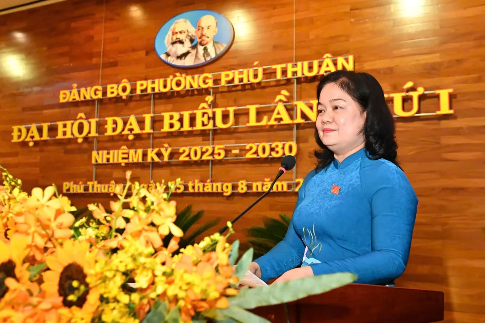 Đồng chí Nguyễn Thị Mỹ Hằng phát biểu chỉ đạo. Ảnh: VIỆT DŨNG 15-8. Phú Thuận 3.jpg