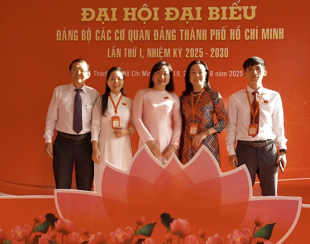 Các đại biểu dự đại hội 1.jpg