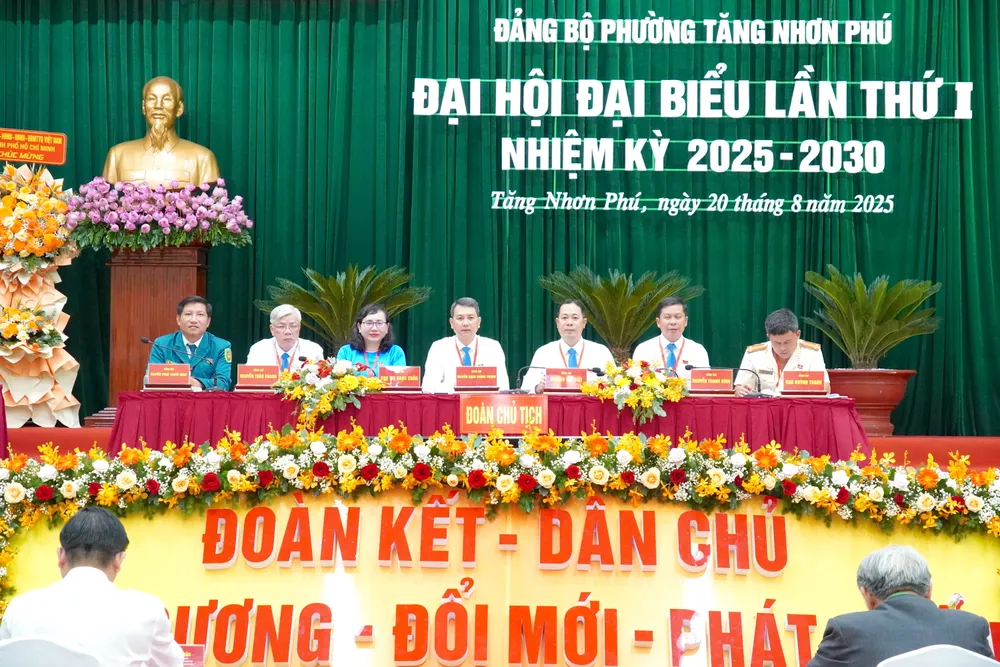 Đoàn Chủ tịch Đại hội đại biểu Đảng bộ phường Tăng Nhơn Phú nhiệm kỳ 2025-2030 6HH05041.JPG