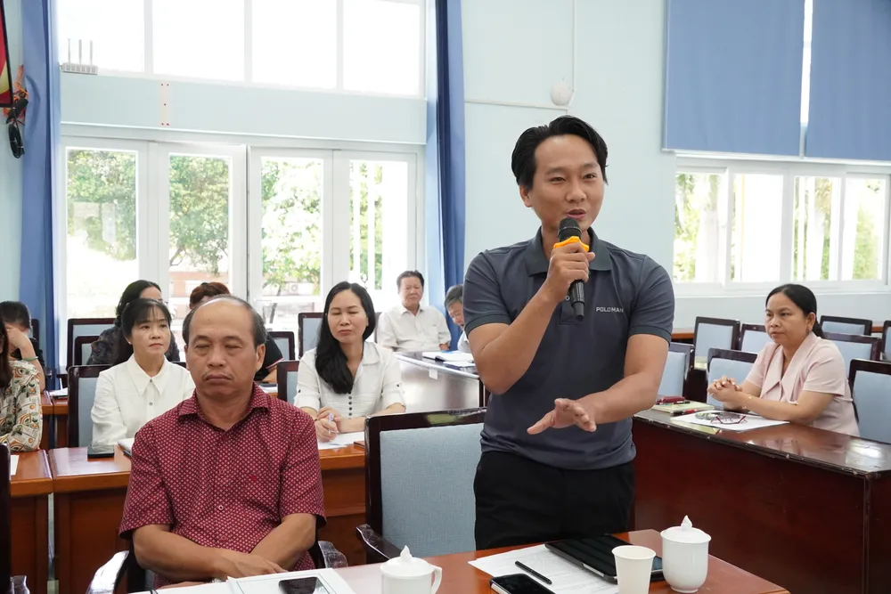Ông Nguyễn Đức Dương, Phó Bí thư Chi bộ khu phố 48 nêu ý kiến tại hội nghị a.JPG