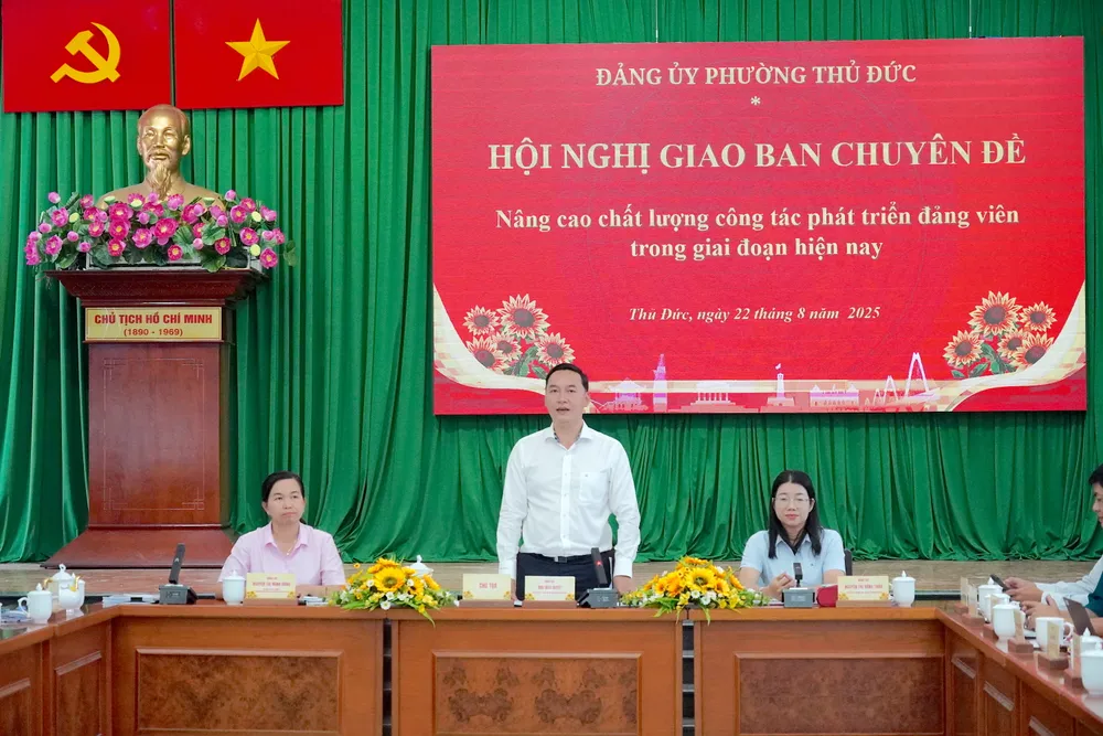 Bí thư Đảng ủy phường Thủ Đức Mai Hữu Quyết kết luận hội nghị b.JPG