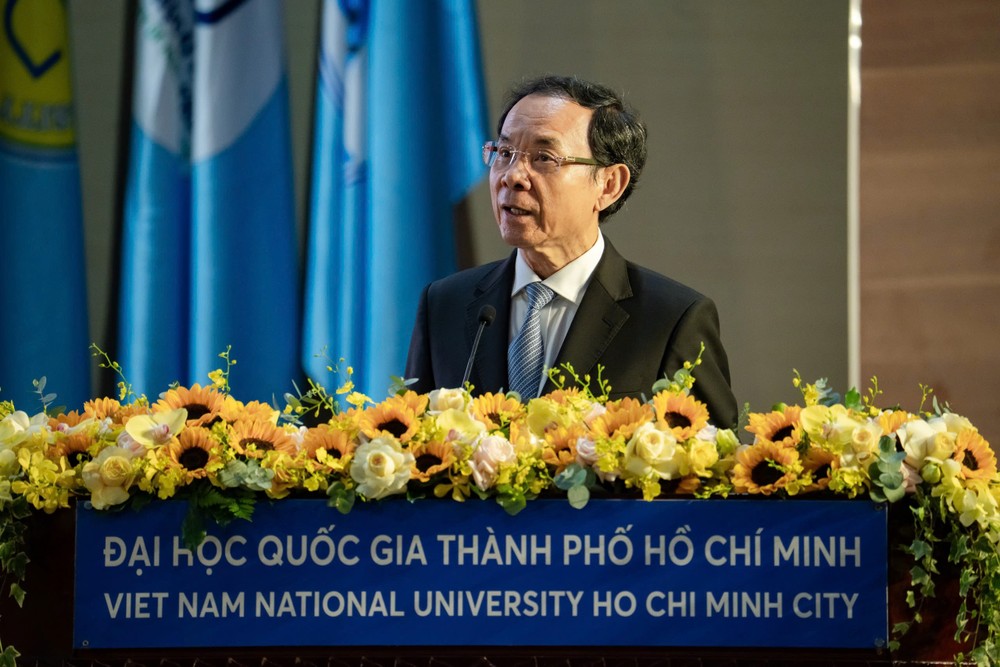 Secretary of the Ho Chi Minh City Party Committee speaks at the congress Secretary of the Ho Chi Minh City Party Committee speaks at the congress