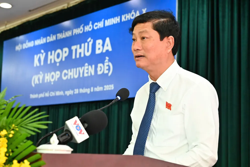 Chủ tịch HĐND TPHCM Võ Văn Minh phát biểu khai mạc kỳ họp. Ảnh VIỆT DŨNG 6.jpg