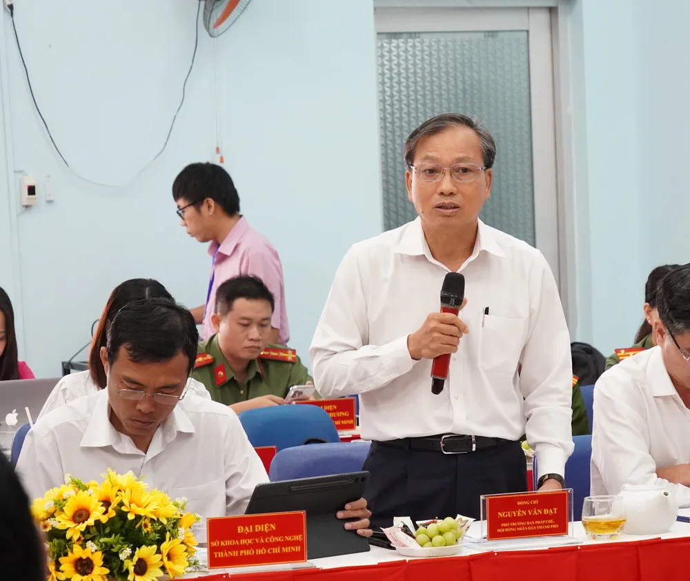 Phó trưởng Ban Pháp chế HĐND TPHCM Nguyễn Văn Đạt thông tin tại buổi khảo sát 14.JPG