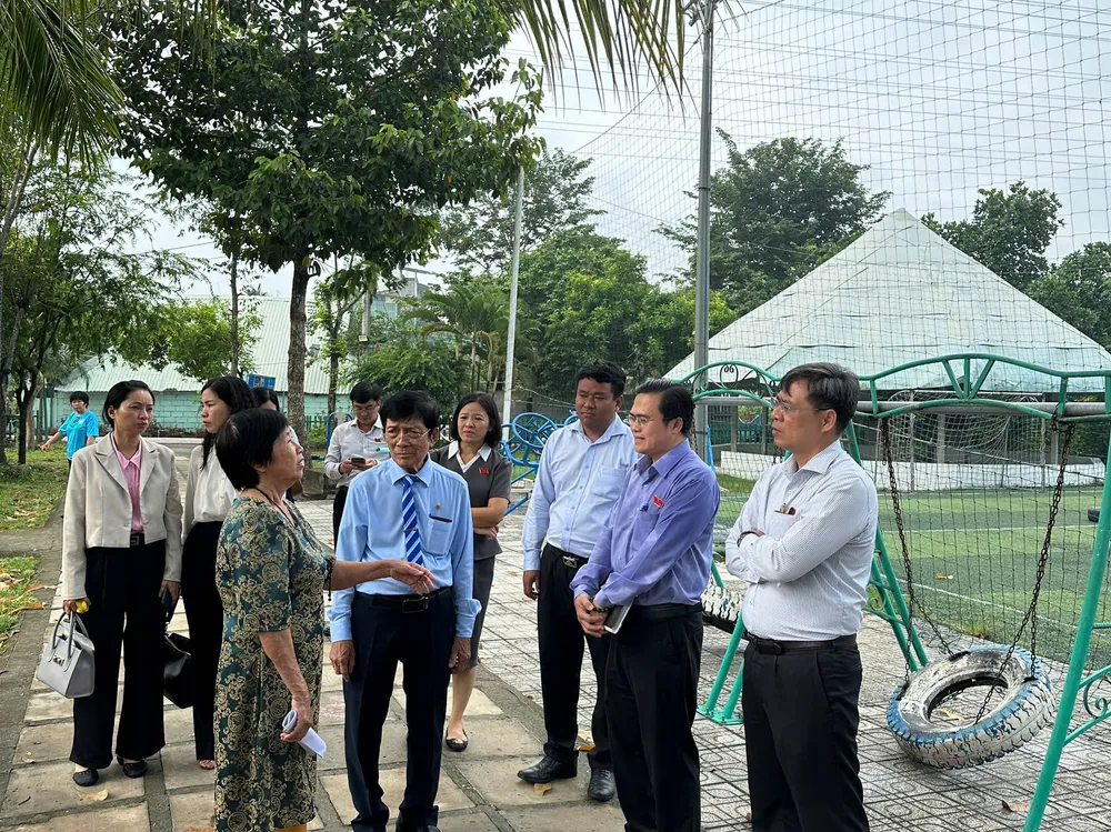 Đoàn khảo sát trao đổi với Ban Giám đốc Trung tâm Hỗ trợ phát triển giáo dục hòa nhập Khai Trí 18-9. 3.jpg