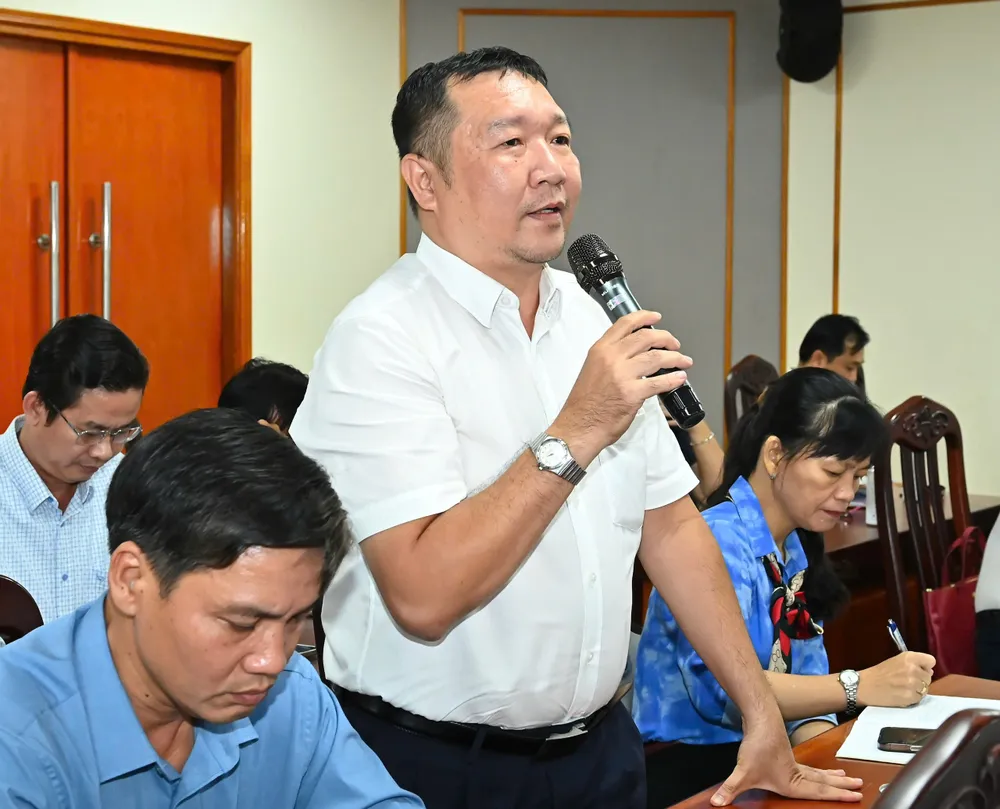 Đại biểu nêu ý kiến tại hội nghị. Ảnh: VIỆT DŨNG 18-. Ban Tổ chức 4.jpg