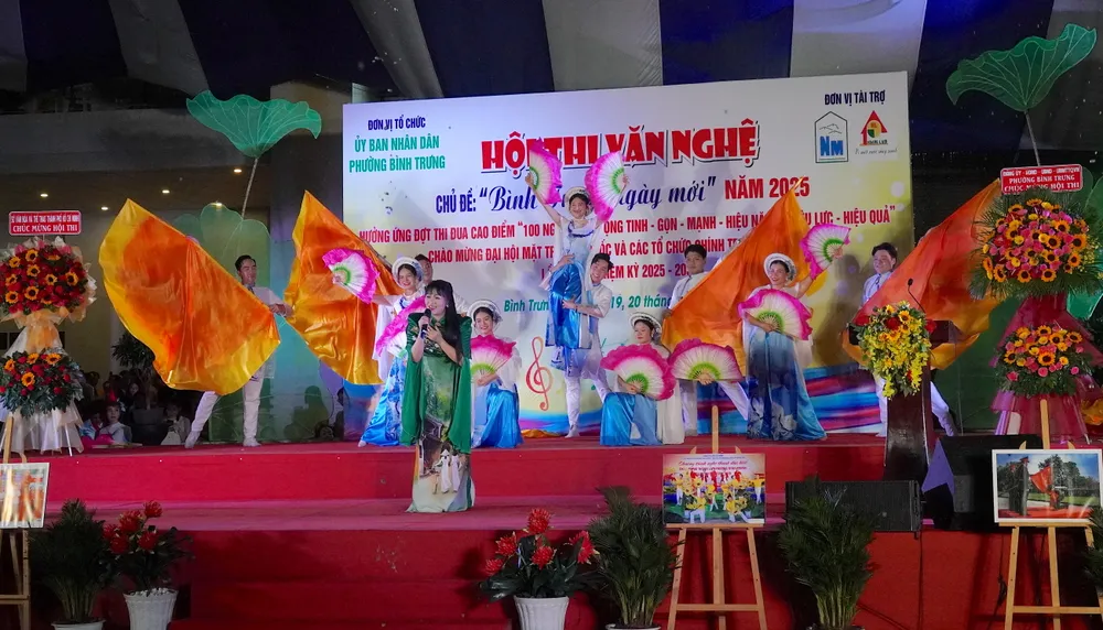Các tiết mục văn nghệ tại hội thi 6HH08107.JPG