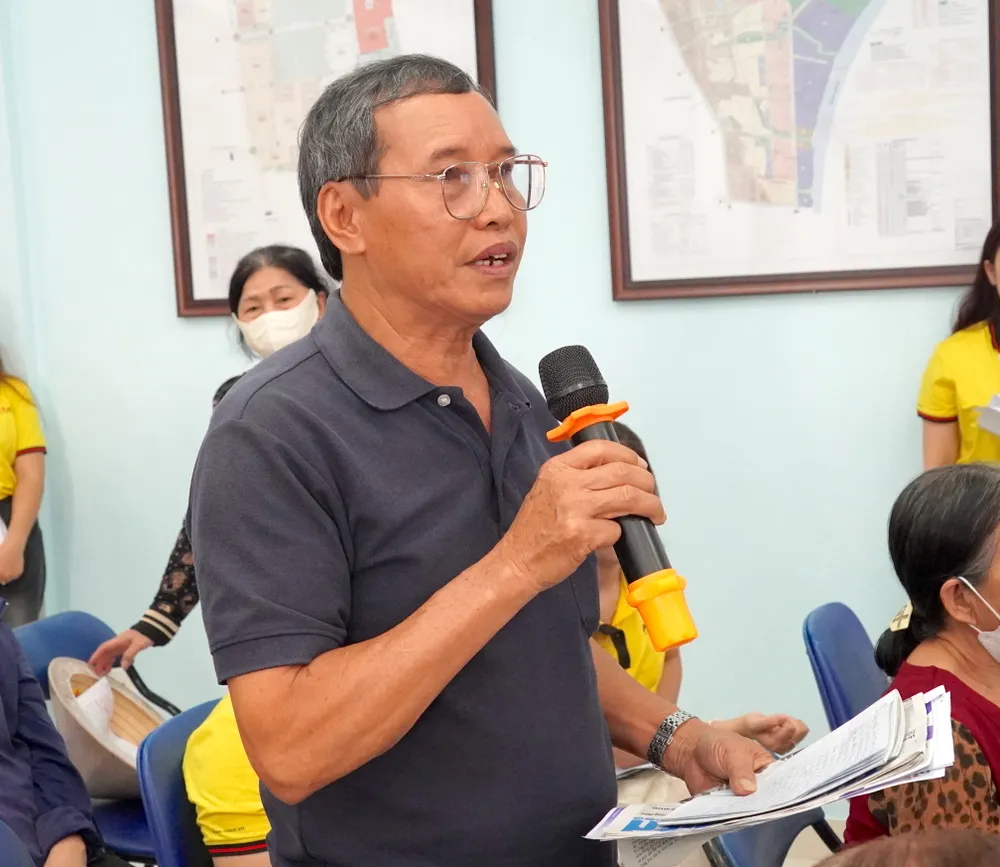 Đại diện hộ kinh doanh nêu ý kiến 6HH08281.JPG