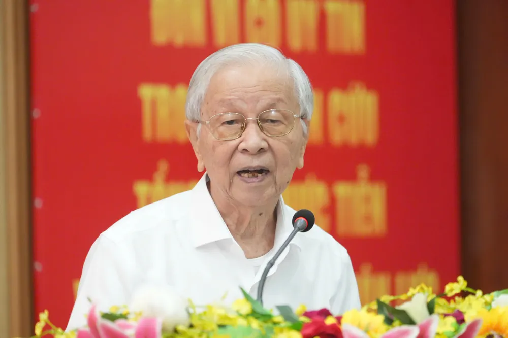 Nguyên Phó Bí thư Thường trực Thành ủy, nguyên Chủ tịch HĐND TPHCM Phạm Chánh Trực trình bày tham luận tại hội thảo 25-9. 1.jpg