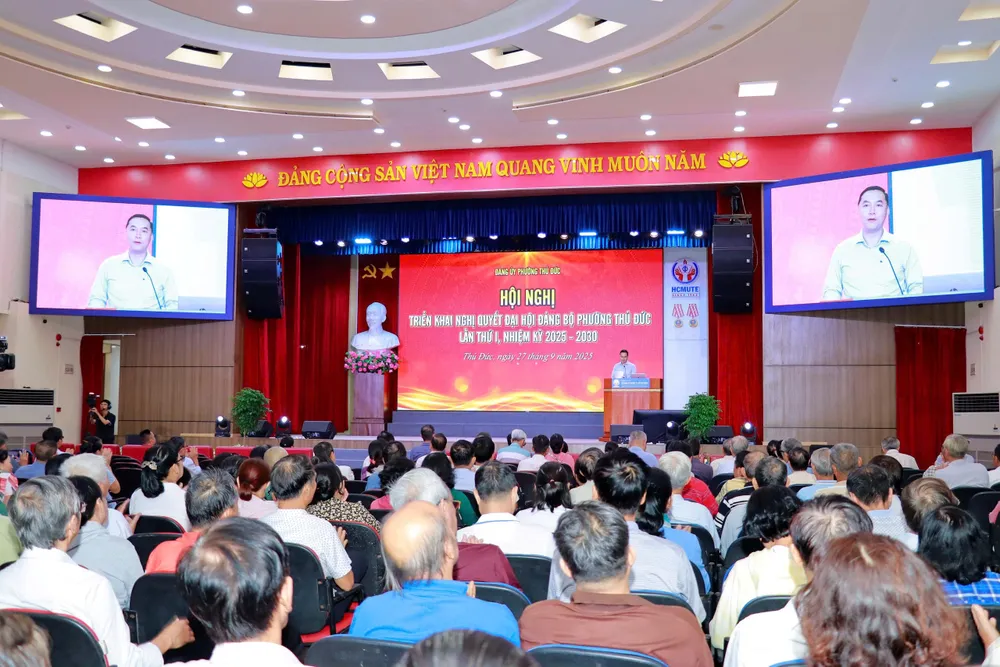 Bí thư Đảng ủy phường Thủ Đức Mai Hữu Quyết phát biểu tại hội nghị 27-9. 6.jpg
