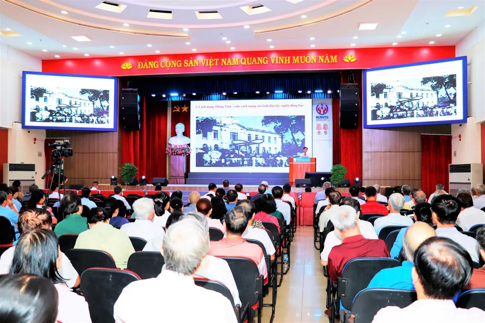 Các đại biểu nghe thông tin thời sự quý 3-2025 27-9. 7.jpg