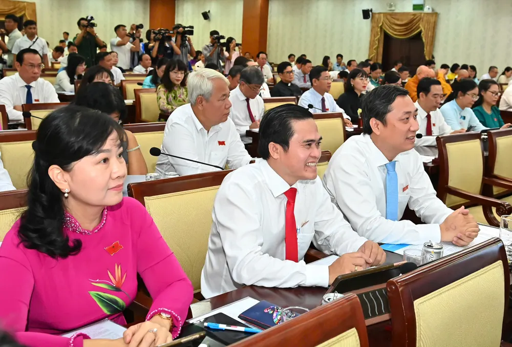 Các đại biểu tham dự kỳ họp. Ảnh VIỆT DŨNG 5.jpg