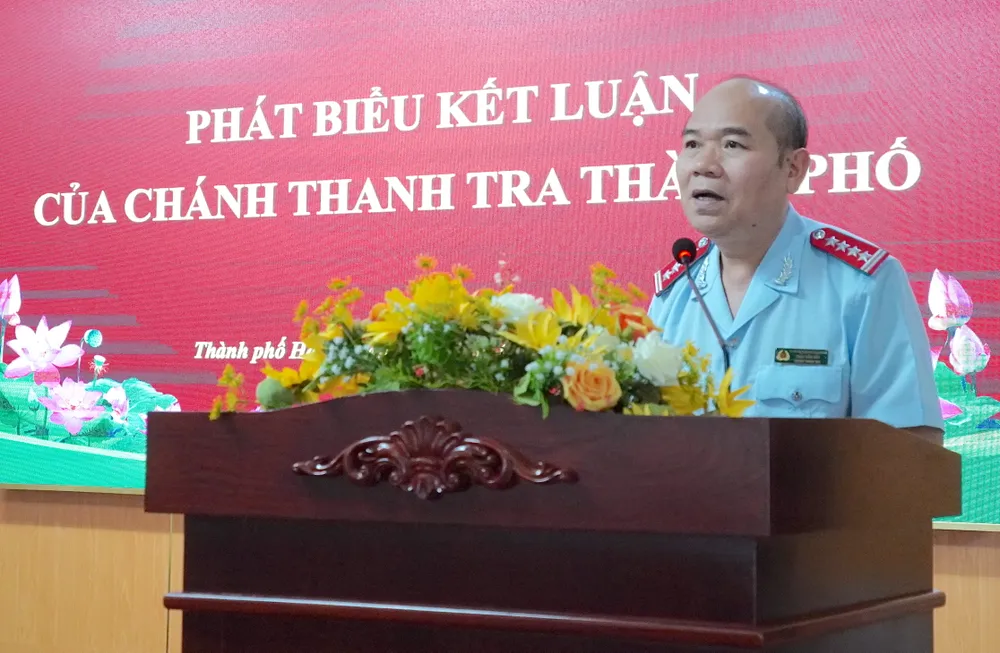 Chánh Thanh tra TPHCM Trần Văn Bảy phát biểu tại hội nghị 6HH08914.JPG