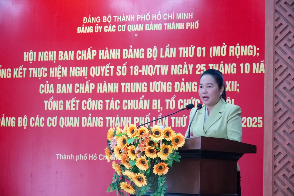 Đồng chí Lê Thị Hồng Nga phát biểu tiếp thu 6HH08971.JPG