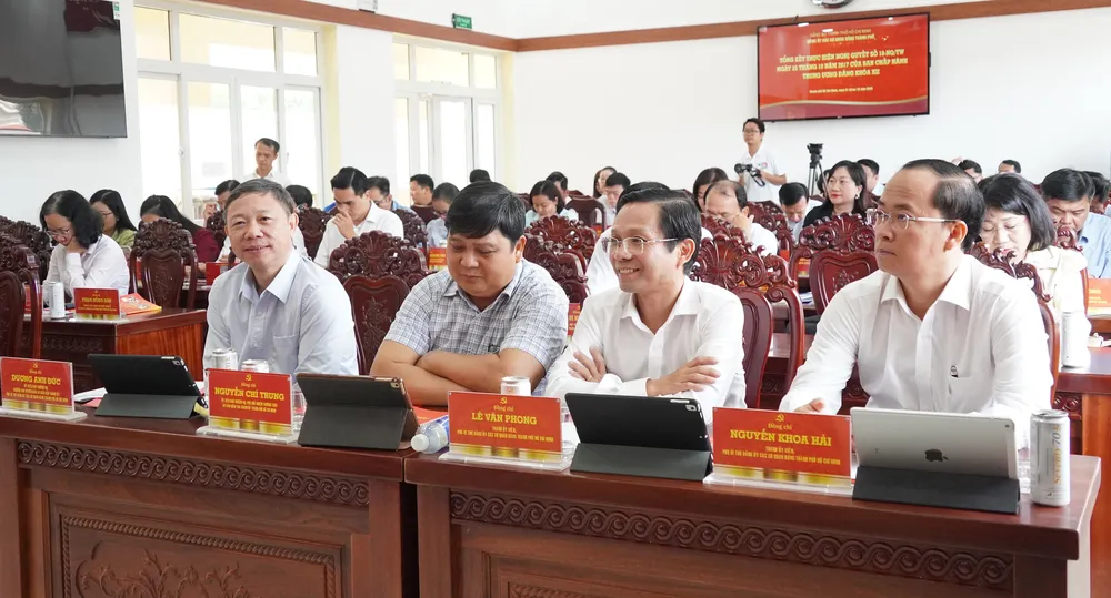 Các đồng chí dự hội nghị 6HH08997.JPG
