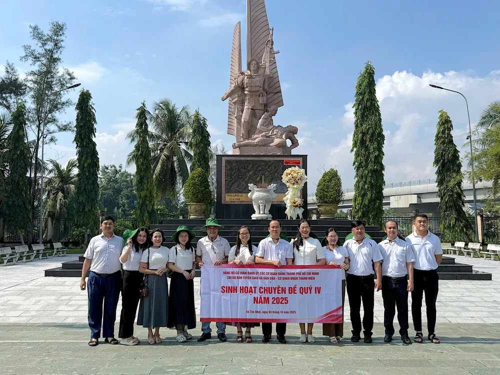 Các đại biểu dự sinh hoạt chuyên đề 3-10. 2.jpg
