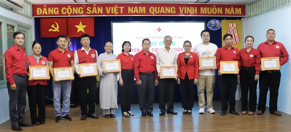 Hội Chữ thập đỏ phát động quyên góp ủng hộ đồng bào bị bão lụt Ảnh chụp Màn hình 2025-10-03 lúc 13.12.16.png