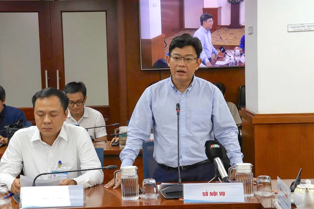 ông Nguyễn Bảo Cường, Trưởng Phòng Lao động tiền lương và Bảo hiểm xã hội, Sở Nội vụ TPHCM thông tin tại họp báo z7098266076040_21e07878e75dd8bb147430012c723359.jpg