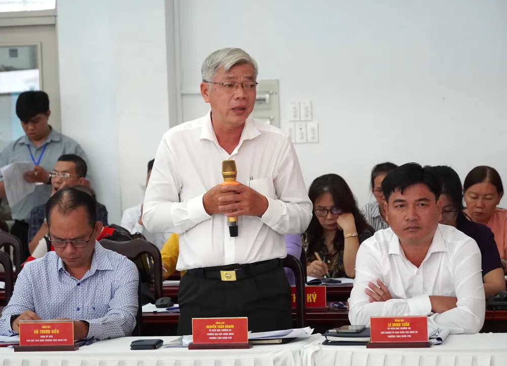 Trưởng Ban xây dựng Đảng phường Tăng Nhơn Phú báo cáo tại hội nghị 6HH09685.JPG