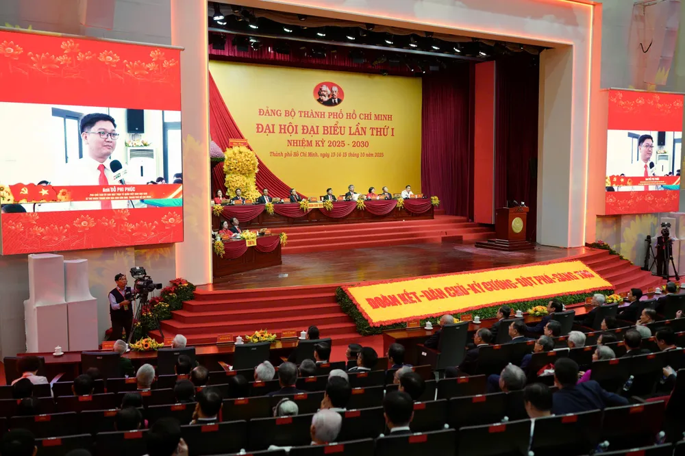 Quang cảnh đại hội z7114677549888_fa40683ebeb0591f9d34e2a85cf9a66b.jpg