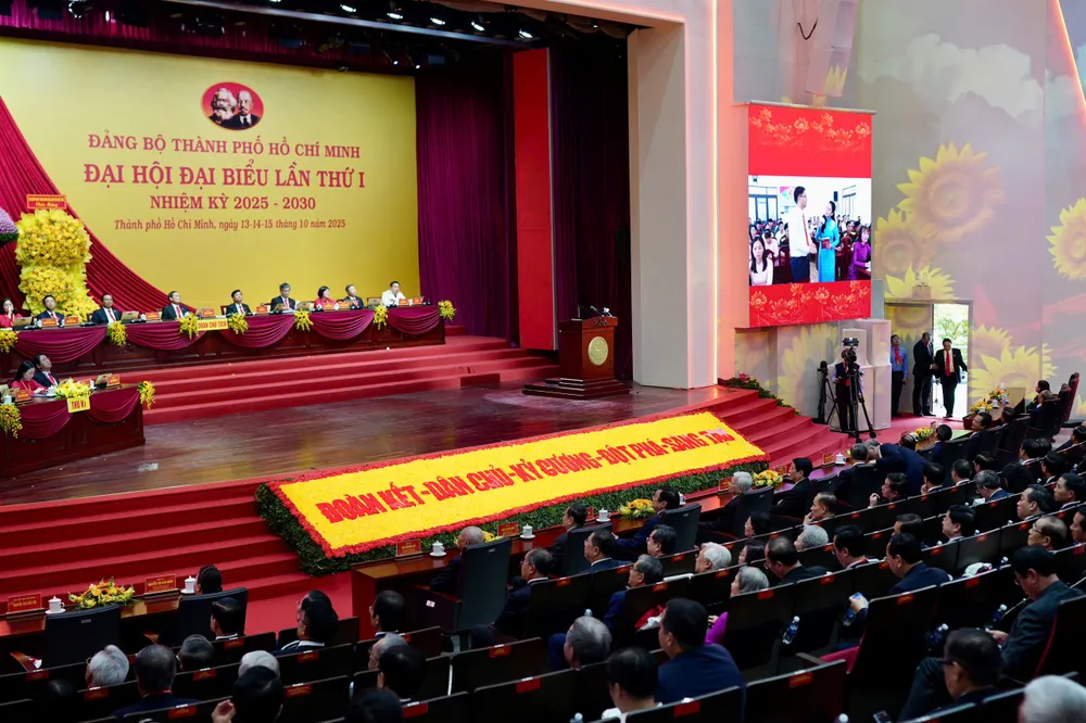 Quang cảnh đại hội z7114677565889_e8bdf7c1ed79f4cc43f37b9602eefb62.jpg