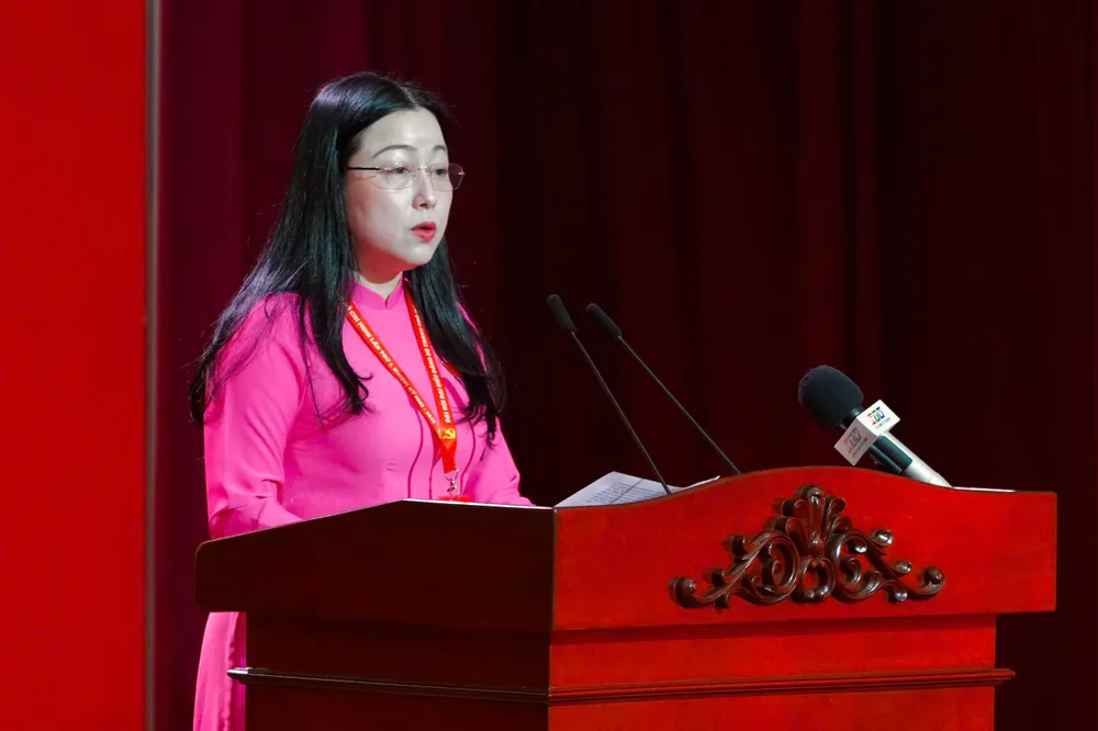 Đồng chí Trương Thanh Nga, Phó Trưởng Ban Tuyên giáo và Dân vận Thành ủy TPHCM báo cáo tổng hợp ý kiến góp ý z7117617142989_087a2cc44a8a0a39180ee3f589b27115.jpg