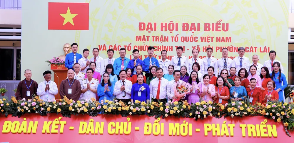 Ủy viên Ủy ban MTTQ Việt Nam phường Cát Lái, nhiệm kỳ 2025 - 2030 ra mắt đại hội Ảnh chụp Màn hình 2025-10-19 lúc 14.09.17.png