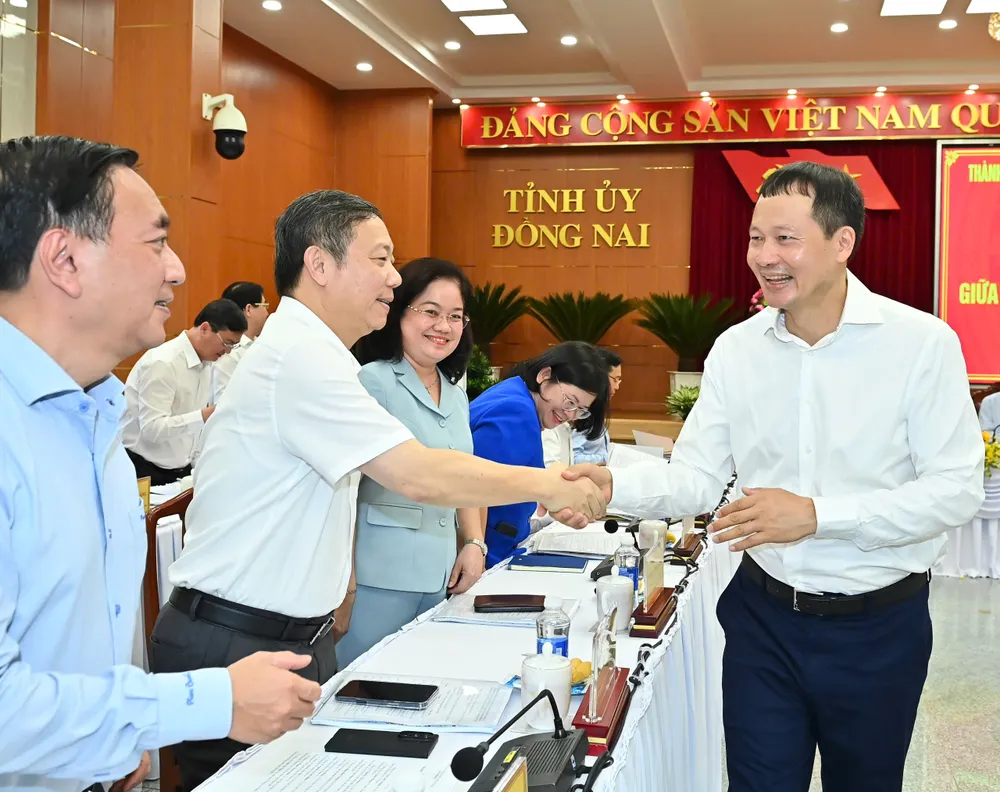 Bí thư Tỉnh ủy Đồng Nai Vũ Hồng Văn tại hội nghị 21-10. 3.jpg