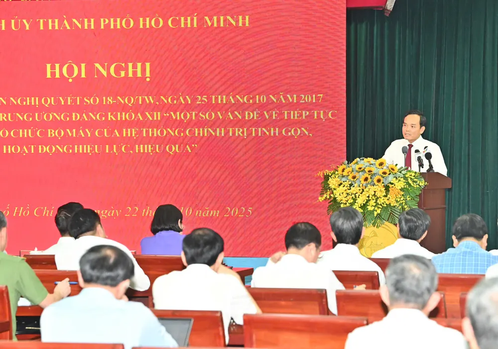 Bí thư Thành ủy TPHCM Trần Lưu Quang phát biểu tại hội nghị. Ảnh: VIỆT DŨNG 22-10. 11.jpg