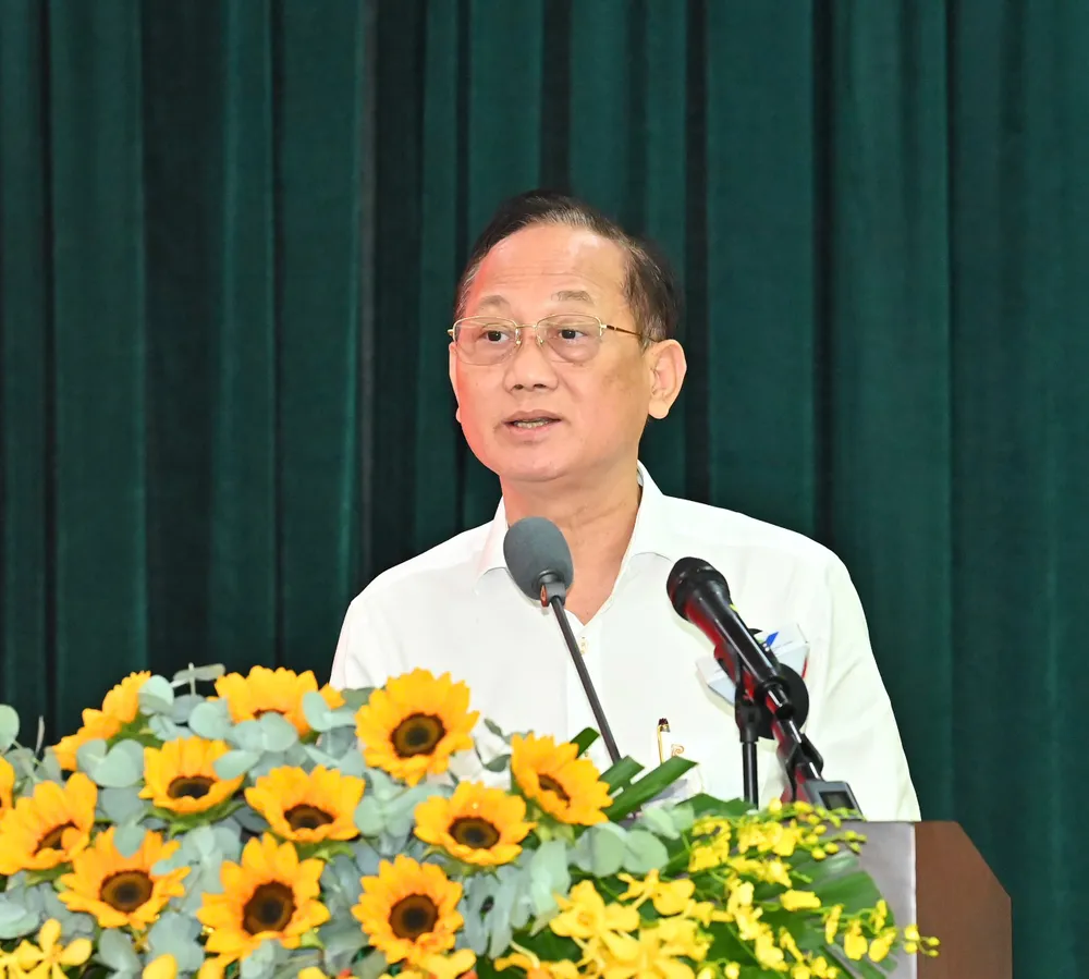 Phó Bí thư Đảng ủy UBND TPHCM Trần Văn Nam tham luận tại hội nghị. Ảnh: VIỆT DŨNG 22-10. 16.jpg