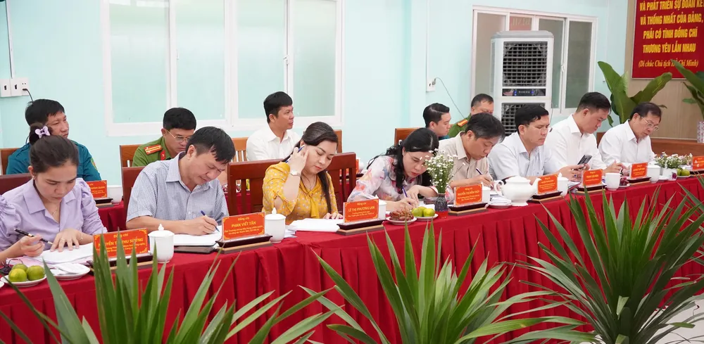 Đại diện các sở, ngành tham gia tổ công tác 6HH00601.JPG