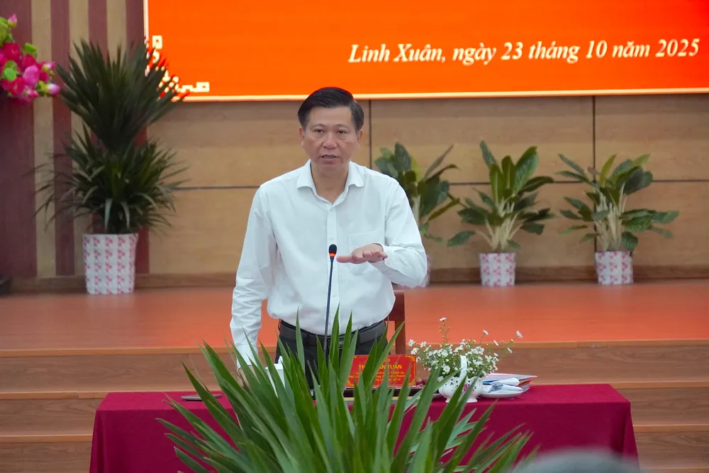 Đồng chí Trần Văn Tuấn phát biểu kết luận buổi làm việc 6HH00632.JPG