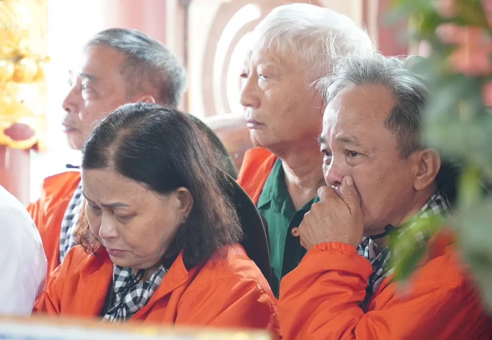 Delegaterna blev rörda när de hörde förklaringen om de 13 unga frivilliga soldaternas uppoffringar. 6HH04474.JPG