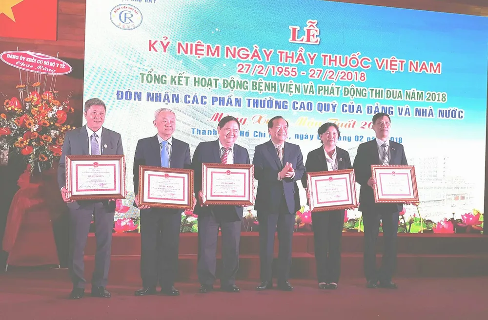 Bệnh viện Chợ Rẫy nhận nhiều danh hiệu cao quý ảnh 1 Bệnh viện Chợ Rẫy nhận nhiều danh hiệu cao quý ảnh 1