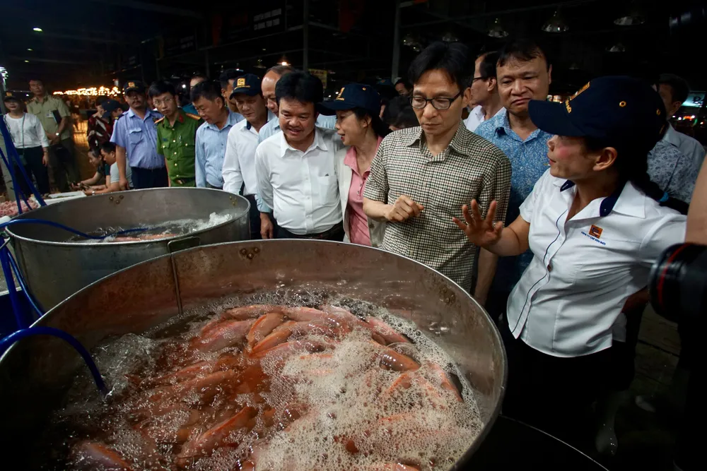 Phó thủ tướng Vũ Đức Đam thị sát chợ đầu mối Bình Điền lúc nửa đêm ảnh 3