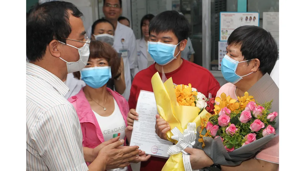 Bệnh nhân nhiễm Covid-19 thứ hai tại TPHCM đã xuất viện ảnh 5