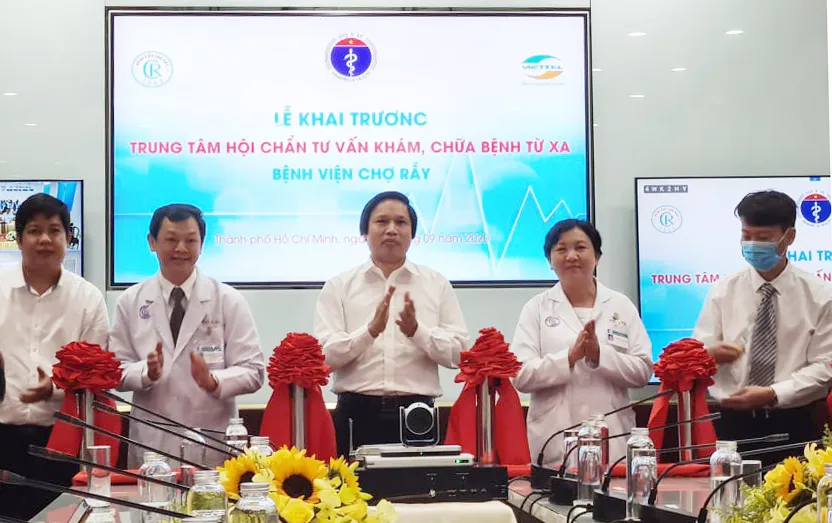Bệnh viện Chợ Rẫy kết nối tư vấn, khám chữa bệnh từ xa với hơn 300 điểm cầu ảnh 1