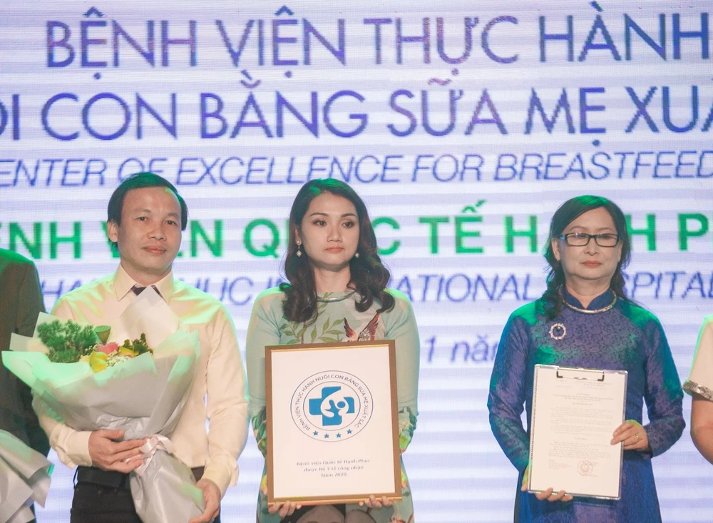 Bệnh viện Hạnh Phúc là bệnh viện tư nhân đầu tiên nhận danh hiệu "Bệnh viện thực hành nuôi con bằng sữa mẹ xuất sắc"