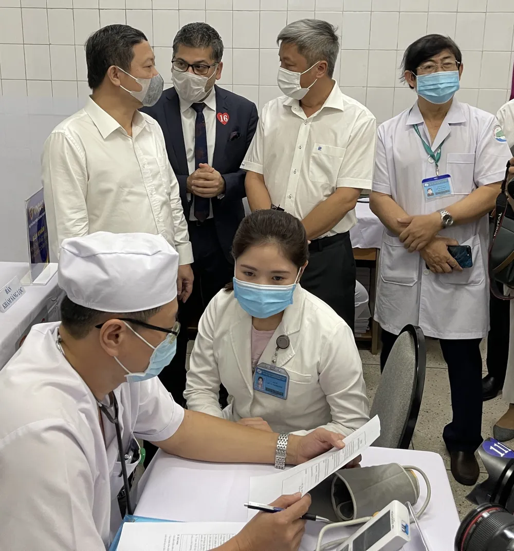 Sáng 8-3, triển khai những mũi tiêm vaccine ngừa Covid-19 đầu tiên tại TPHCM, Hà Nội và Hải Dương ảnh 5