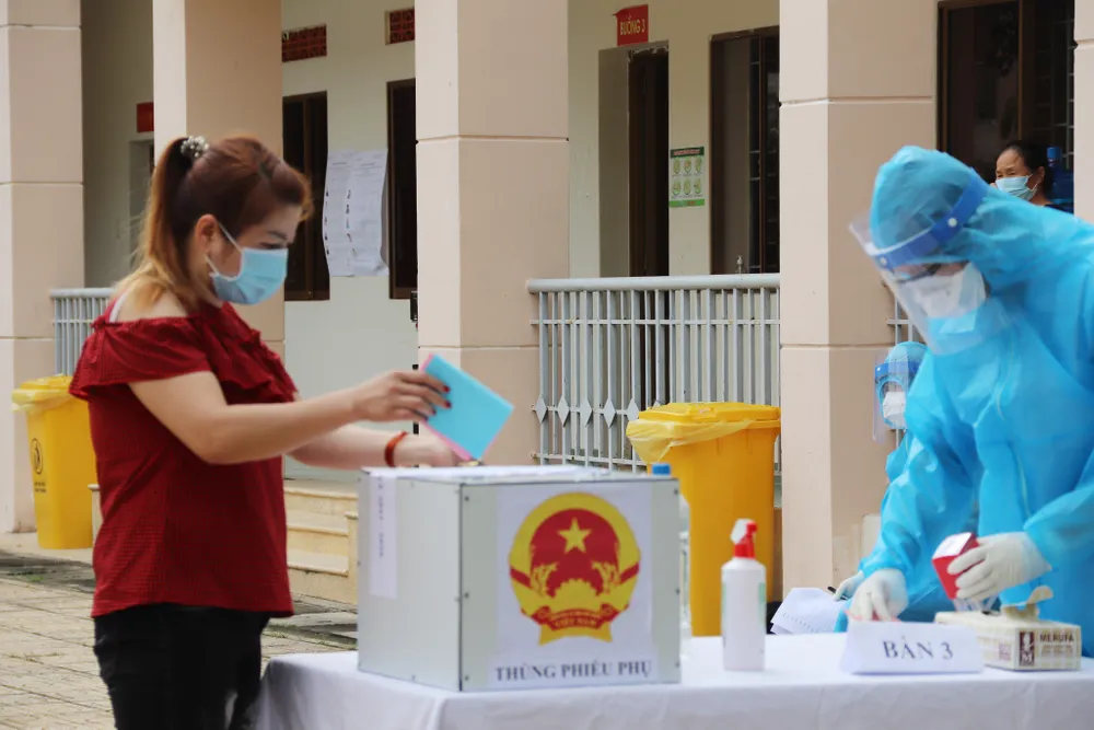 Tổ chức giãn cách mật độ mua sắm tại trung tâm thương mại, chợ đêm, chợ truyền thống, chợ đầu mối ảnh 6