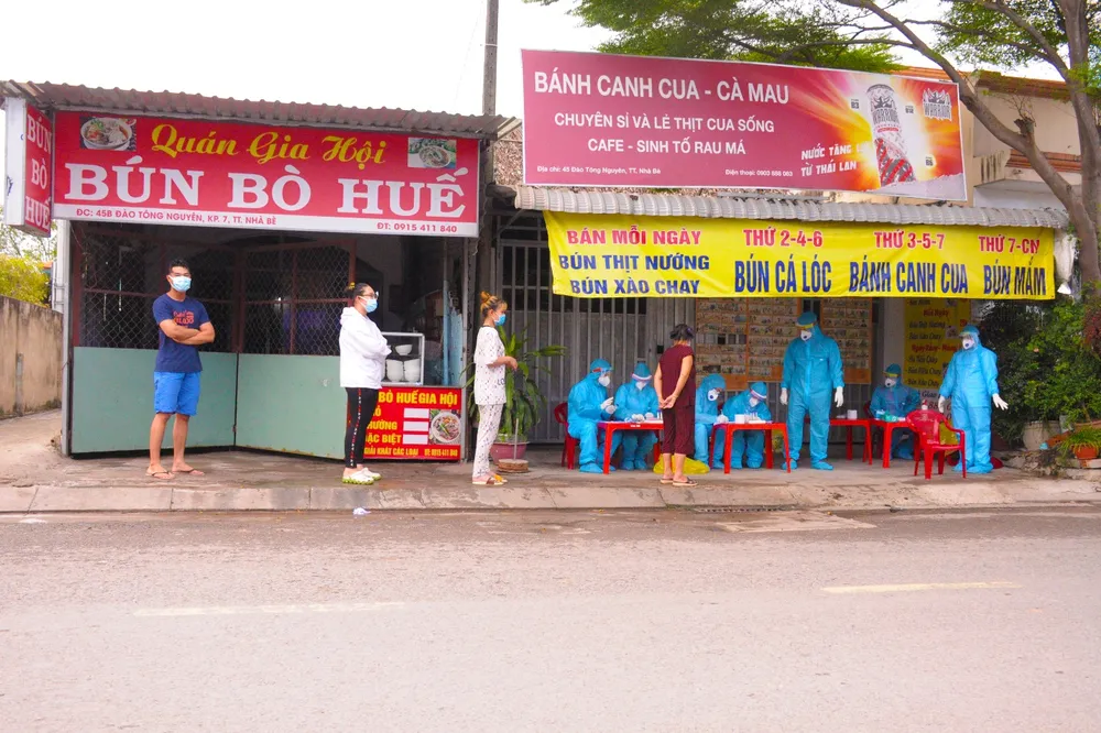 Huyện Nhà Bè ghi nhận 11 trường hợp F1 liên quan Hội thánh truyền giáo Phục Hưng ảnh 1